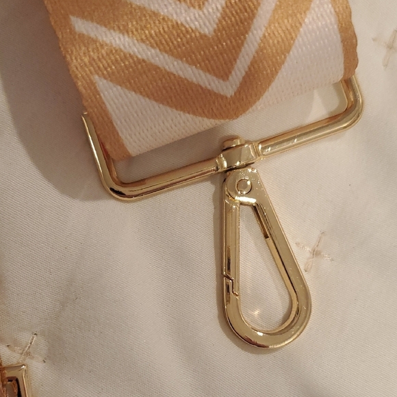 Gold and Cream Geometric Strap with Elegant Design - Picture 3 of 4
